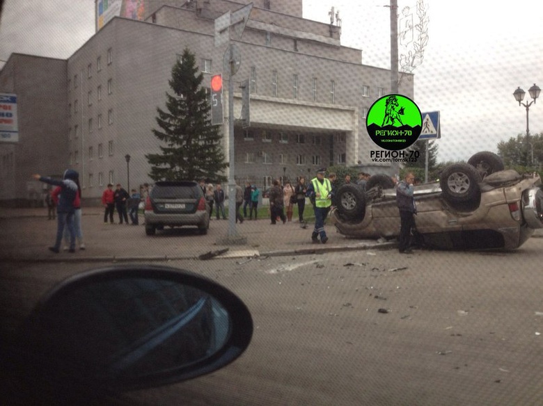 В аварии на Ленина участвовали две машины
