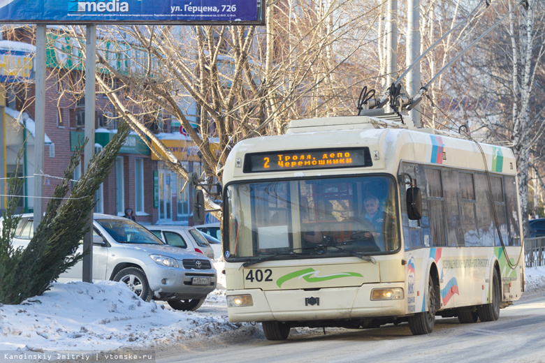 Пассажиров троллейбусов будут поздравлять Дед Мороз и Снегурочка
