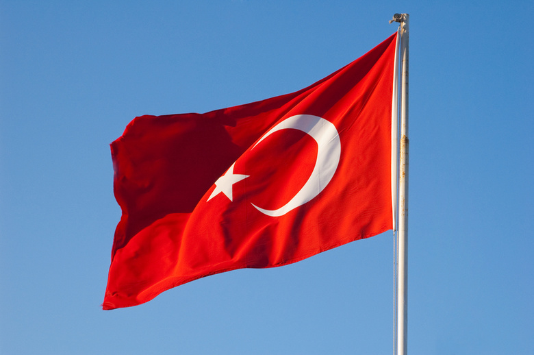 Два человека погибли в результате взрыва в Стамбуле