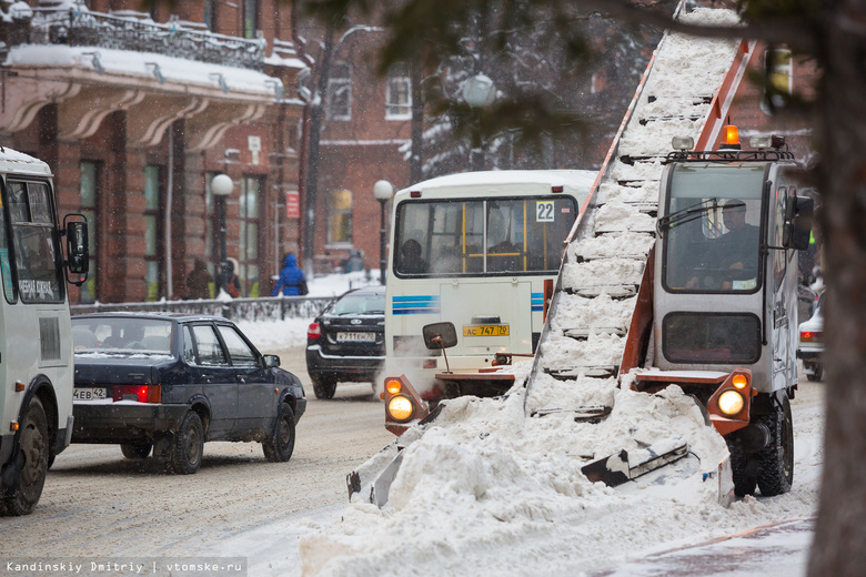 За выходные с томских улиц вывезли 15 тысяч тонн снега