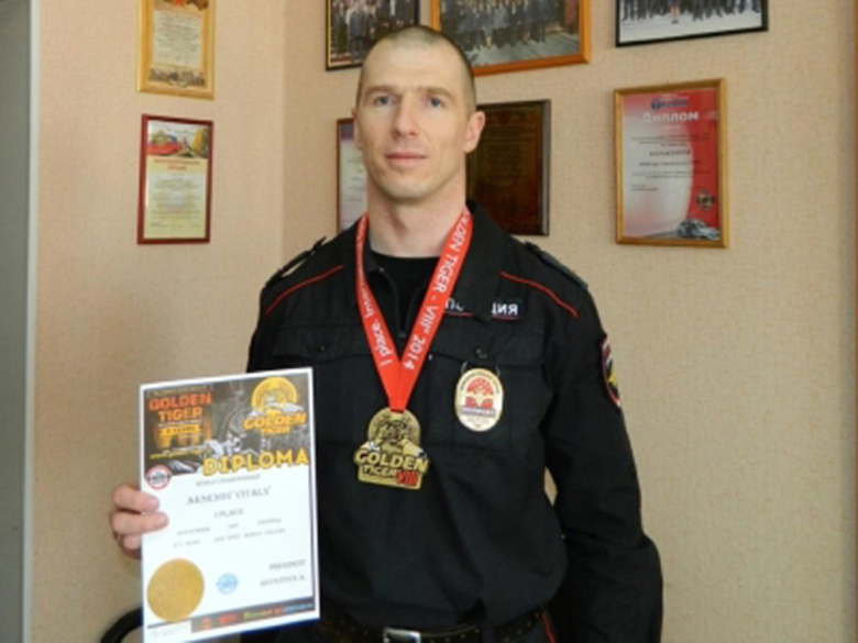 Томский полицейский стал чемпионом мира по жиму штанги лежа