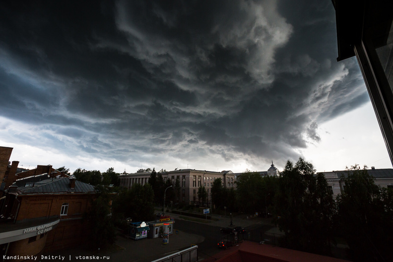 Шквалистый ветер и грозы ожидаются в Томской области во вторник и среду