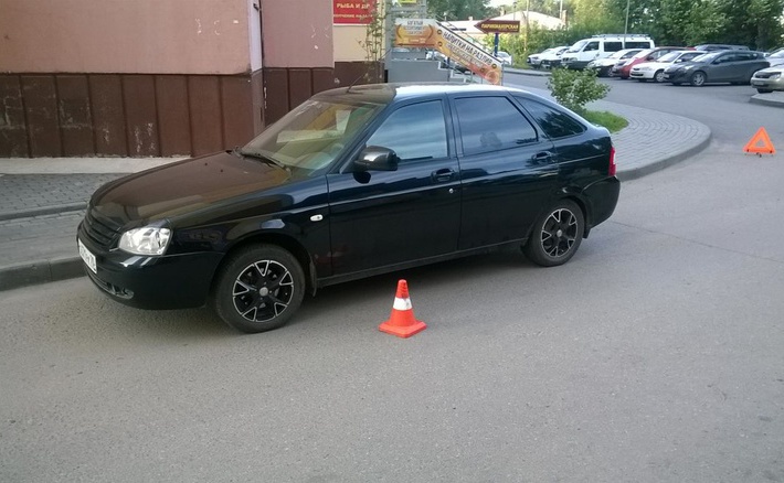Водитель «Лады» наехал на ребенка во дворе дома в Томске