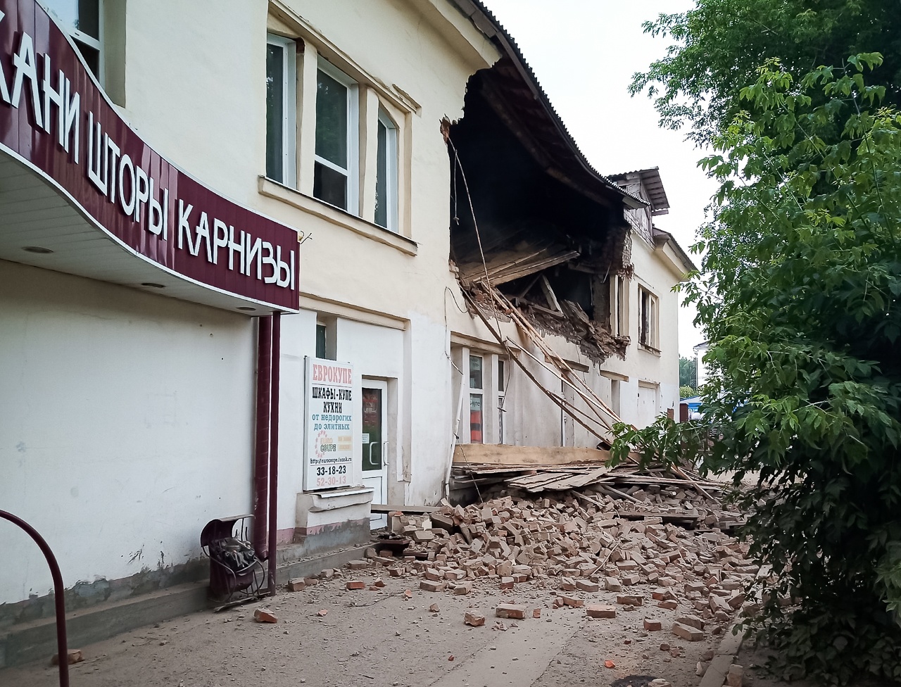 Стена обрушилась здании недалеко от Фрунзенского рынка в Томске |  13.07.2020 | Томск - БезФормата