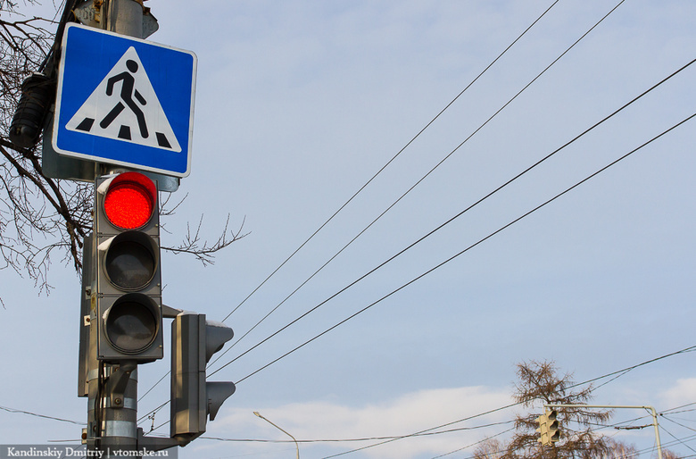 Светофор на Дальне-Ключевской в Томске не работает после наезда КамАЗа