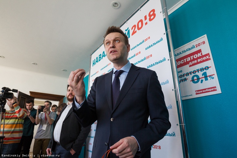 ЕС потребовал начать расследование по делу Навального. Меркель призвала найти виновных