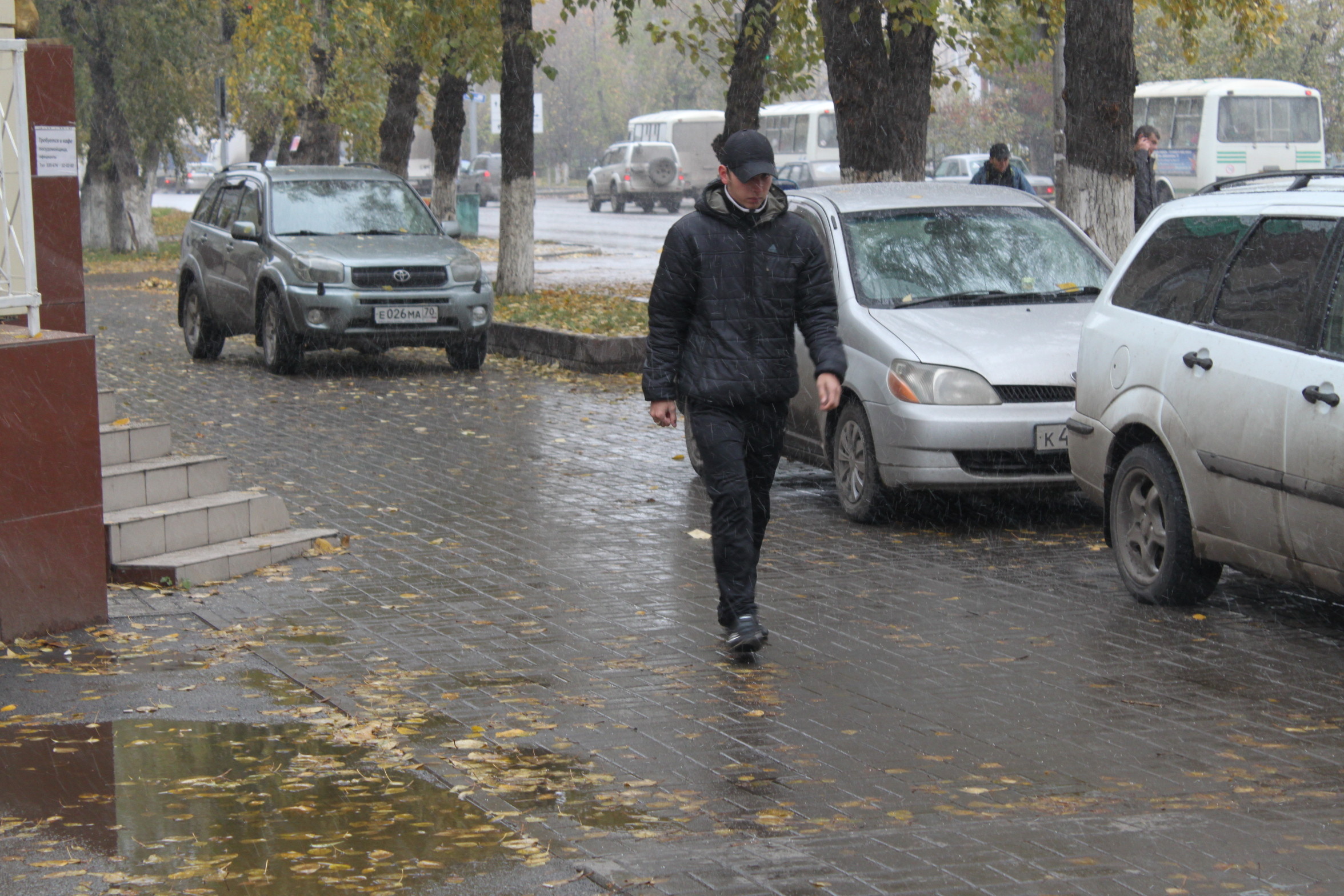 Синоптики передали штормовое предупреждение