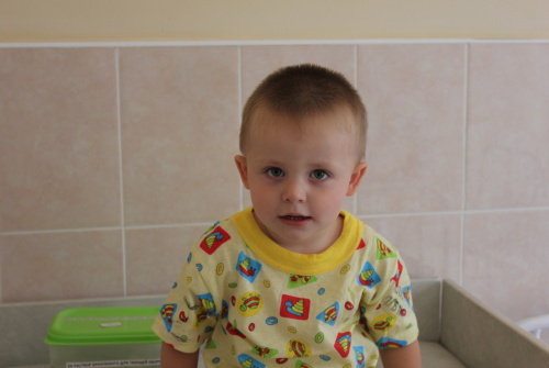 Полиция ищет родных мальчика, мать которого увезли по «скорой» (фото)