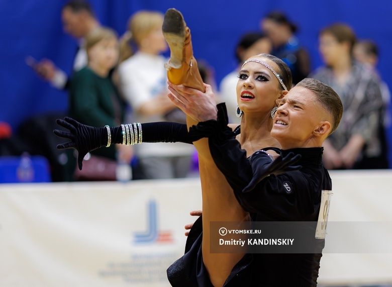 Недетские страсти: турнир по бальным танцам проходит в Томске. Фоторепортаж