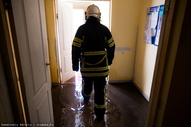 Жильцов томской многоэтажки эвакуировали из-за пожара в сушильных комнатах