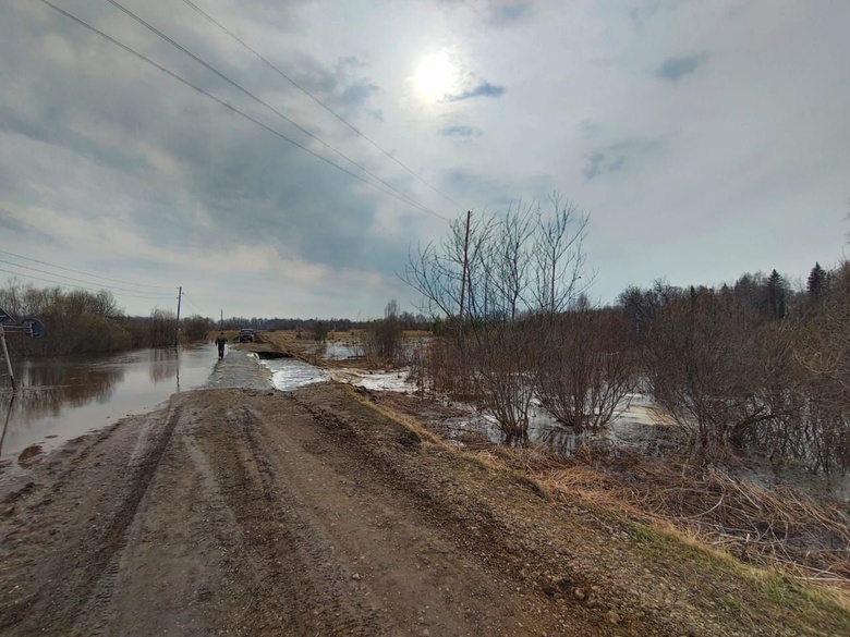 Перелив дороги произошел между двумя селами в Томской области