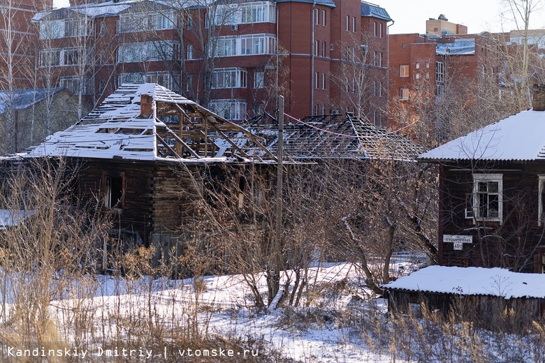 Горевшие аварийные дома на улицах Красноармейской и Гоголя