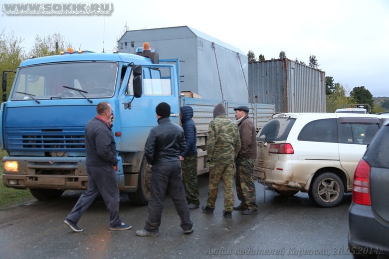 Жители Каргаска вновь охраняют дорогу от большегрузов