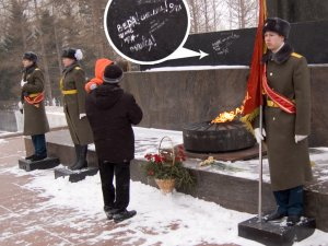 С мемориала боевой славы смыли надписи, оставленные подростками