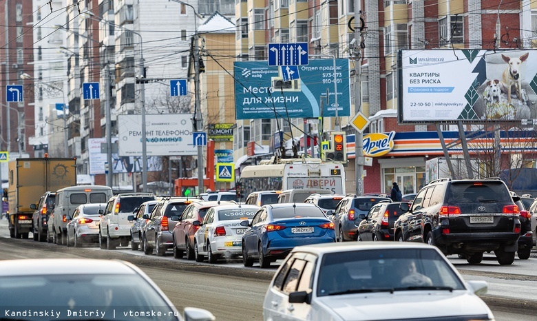 Томск встал в 9-балльных пробках