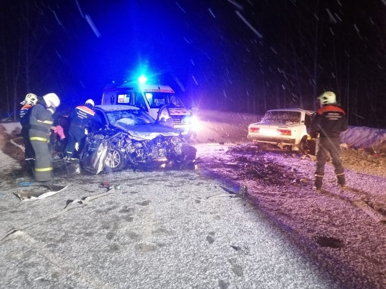 Водитель ВАЗа погиб при столкновении с Audi на томской трассе