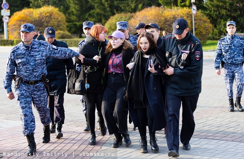 Теперь без прогулок: массовое задержание людей прошло в центре Томска