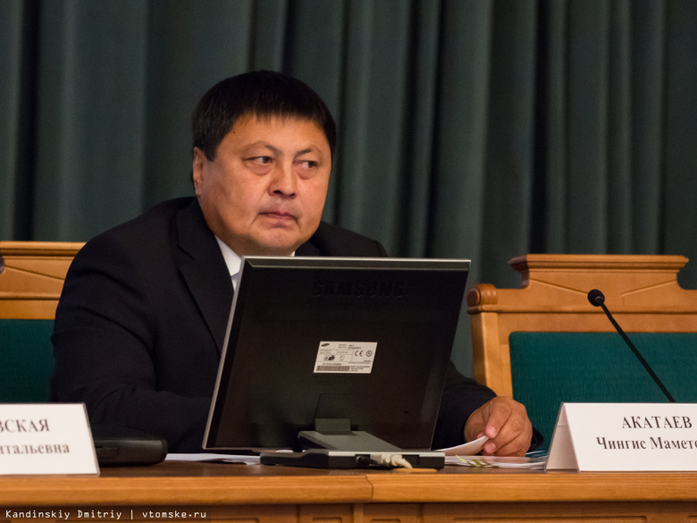 Акатаев: создание исследовательского медцентра не повлечет сокращений в НИИ