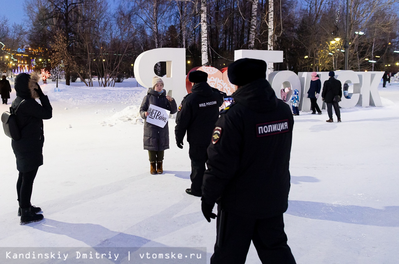 Миру — мир»: в Томске продолжаются одиночные пикеты против войны на Украине  | 26.02.2022 | Томск - БезФормата