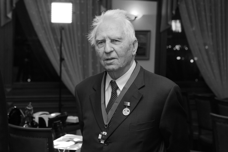 Егор Лигачев во время поздравления его с 95-летием, 2015 год