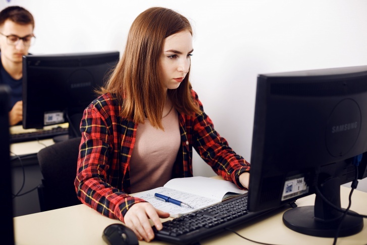 Освоить высокооплачиваемую профессию с нуля: где томичи получают IT-специальности