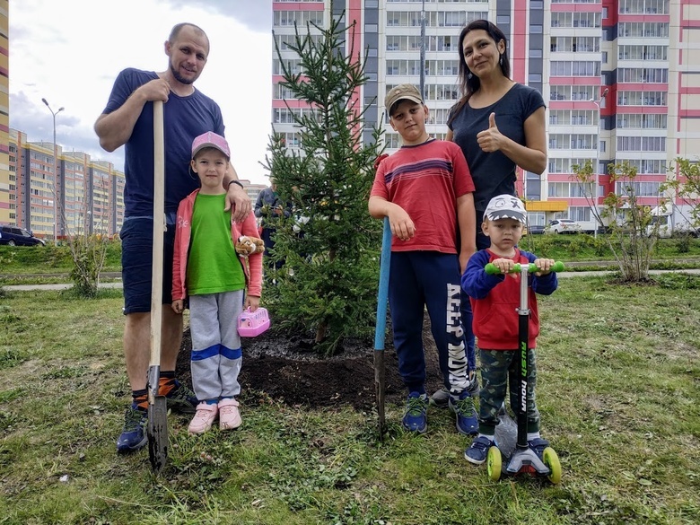 В Южных Воротах высадили Аллею новоселов