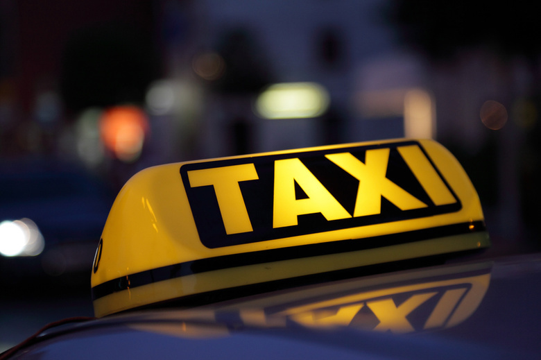 Нелегальный таксист может лишиться машины
