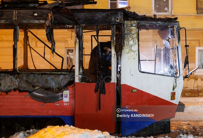 Огонь уничтожил трамвай в Томске: посмотрите, что от него осталось