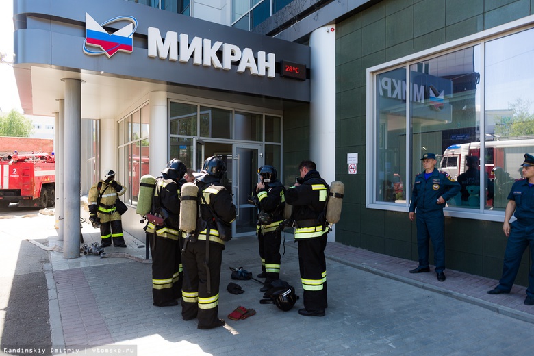Пожарные эвакуировали сотрудников из «горящего» здания «Микрана» в Томске