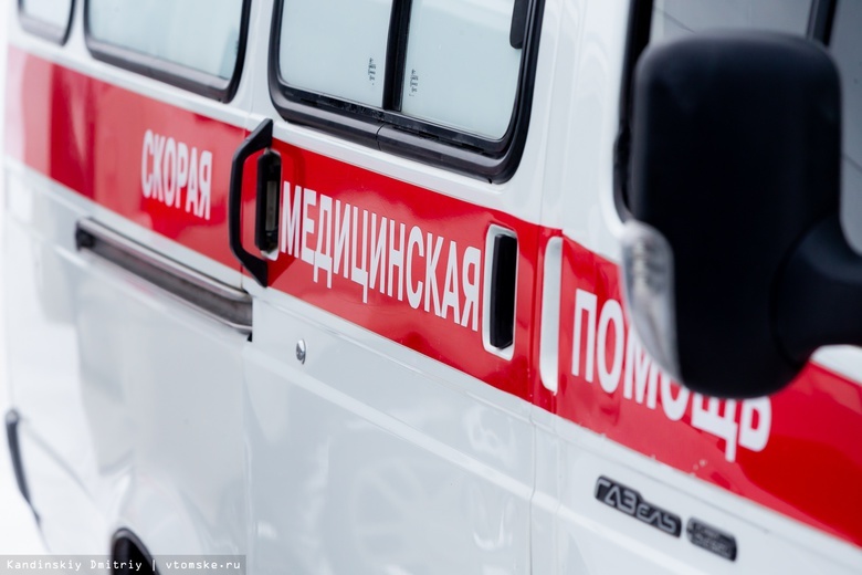 Водитель Toyota попал в больницу после столкновения с грузовиком в центре Томска