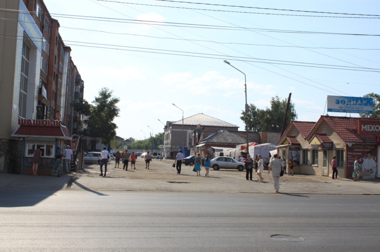 Карповский рынок переехал с проезжей части (фото)