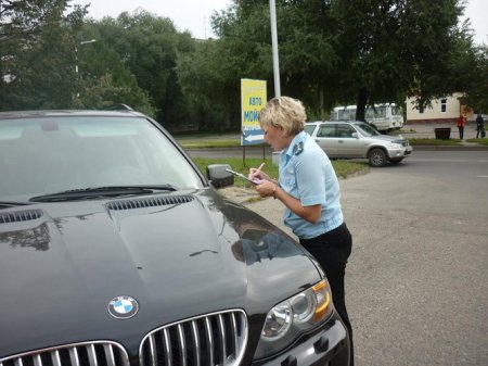 За время работы на пункте регистрации авто в Предтеченске приставы взыскали с должников больше полумиллиона рублей