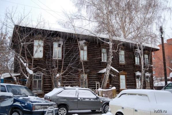 На Гоголя горит деревянный двухэтажный дом
