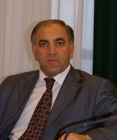 Эльман Юсубов будет наблюдать за ходом выборов на Украине