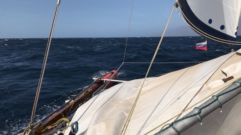Парусное судно томской кругосветки затонуло в Тихом океане