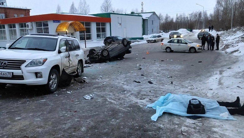 Пьяный водитель Toyota сбил двух женщин в Стрежевом. Одна скончалась на месте