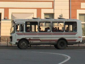 Один из автобусов маршрута №16 начал возить всех пассажиров по восемь рублей