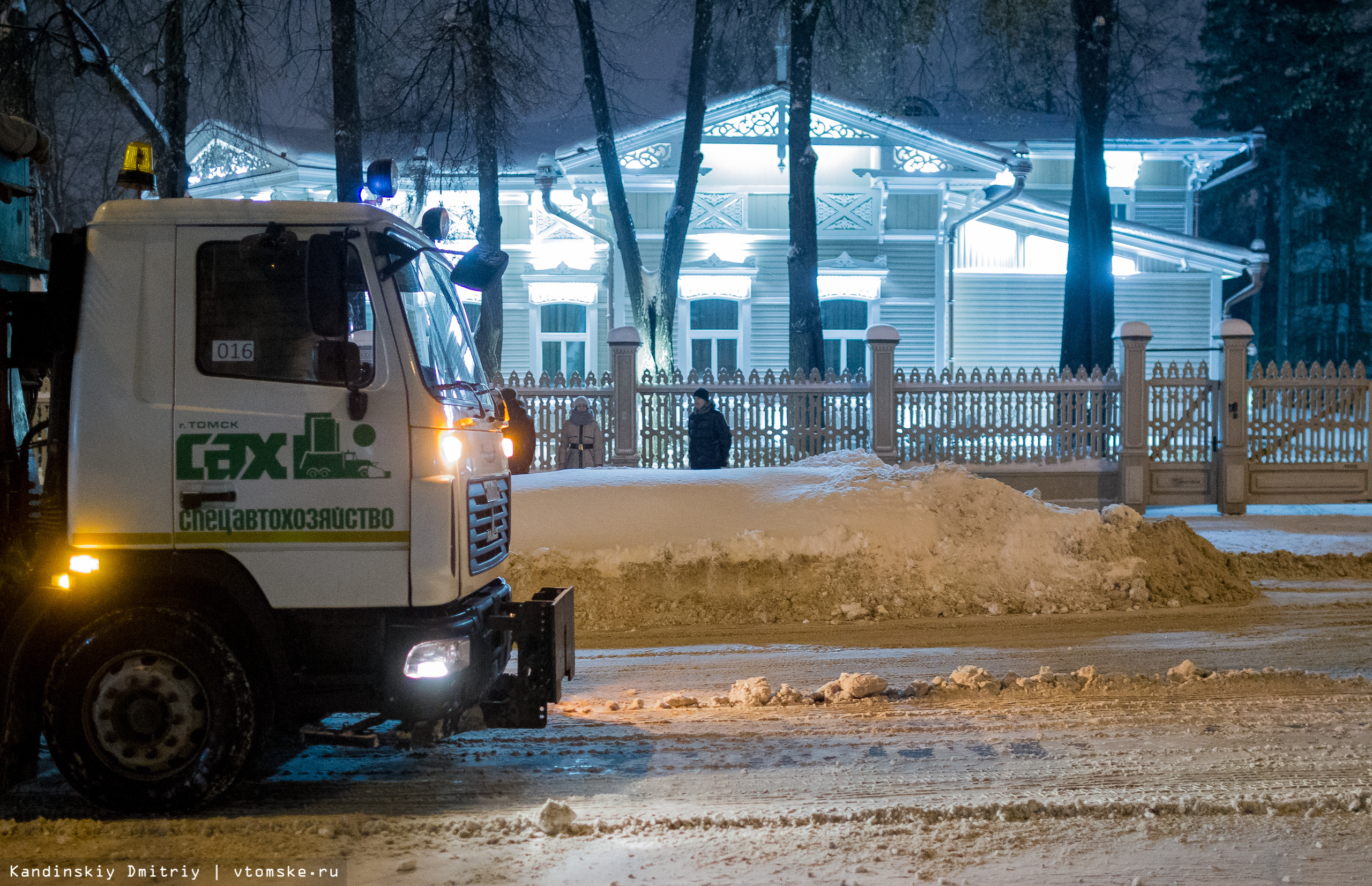 Сах томск. Томск Спецавтохозяйство уборка снега. Спецавтохозяйство Томск полигон. Снегопад в Томске.