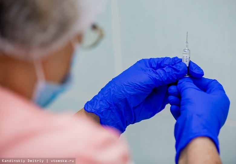 Томичи могут поставить прививки от гриппа и коронавируса одновременно