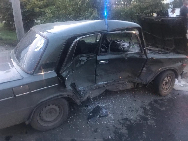 Водитель ВАЗа попал в больницу после ДТП с Toyota на Иркутском тракте