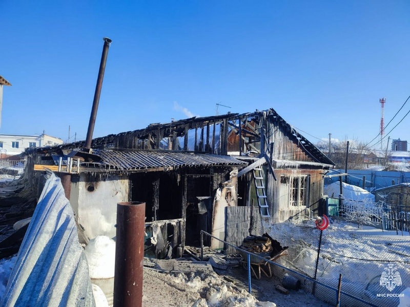 Трое детей и пожилой мужчина пострадали в ночном пожаре в Томске