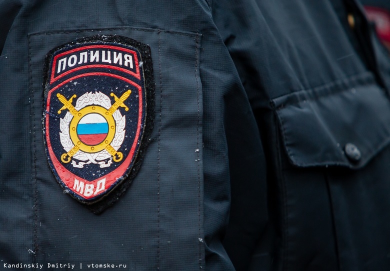 СК: полицейский задержан в Томске за избиение мужчины в Октябрьском районе