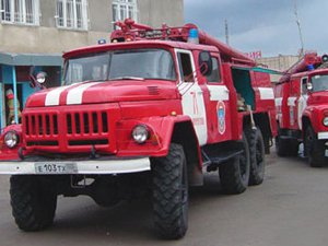 В Стрежевом пожарные спасли двух человек