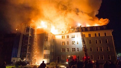 Пожар в пятиэтажном доме на ул. Вавилова в Академгородке