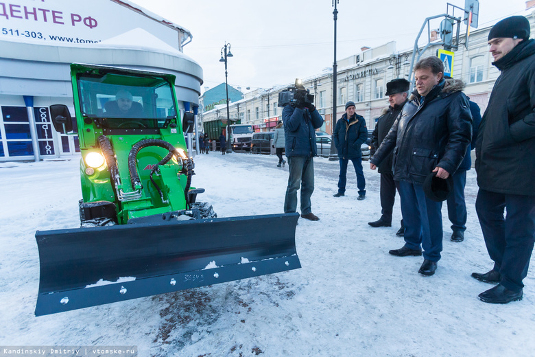 Технику за 4 млн для уборки тротуаров подарили мэрии Томска