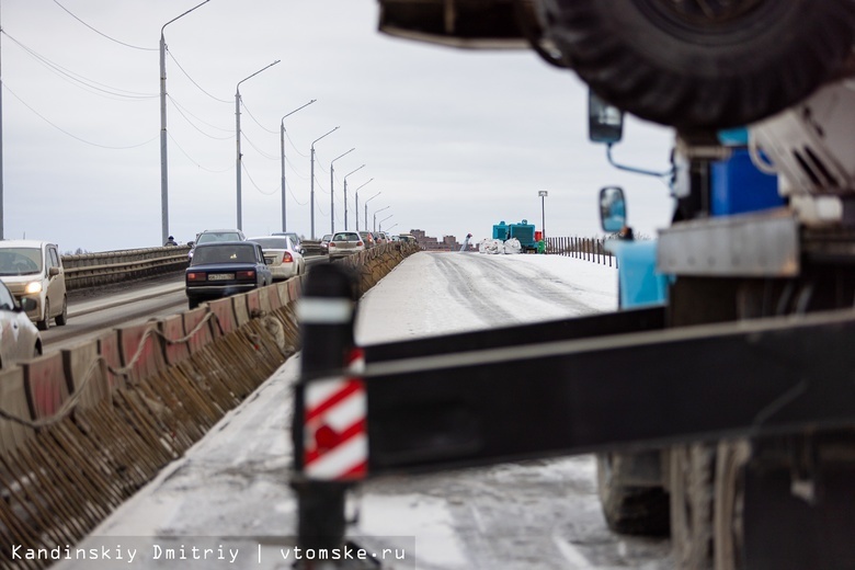 Отремонтированную половину Коммунального моста открыли для движения, перекрыв вторую