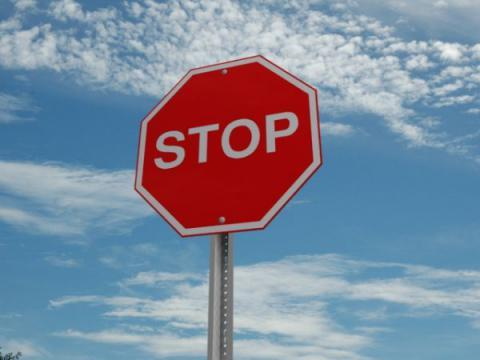 Завтра частично закроют движение по улице Беринга