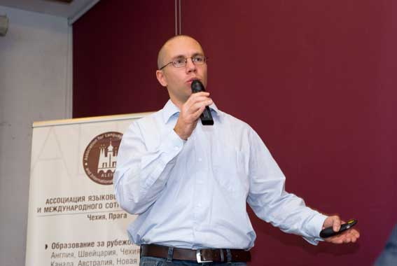 Директор подготовительной программы UniPrep при Карловом университете г-н Рихард Смейкал