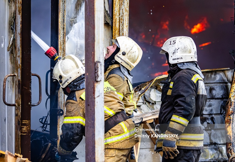 Стала известна возможная причина пожара в здании на Советской в Томске