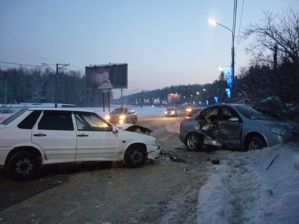 За первые дни нового года на дорогах пострадали 14 человек, погибли трое